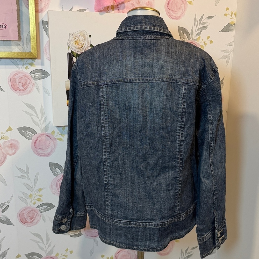 Chico’s Women’s Stylish Blue Denim Jacket - Picture 4 of 4